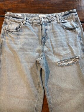 PacSun Light Wash Casey low rise size 31 short Extra button